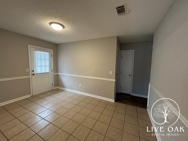 Building Photo - 904 Willowbrook Dr