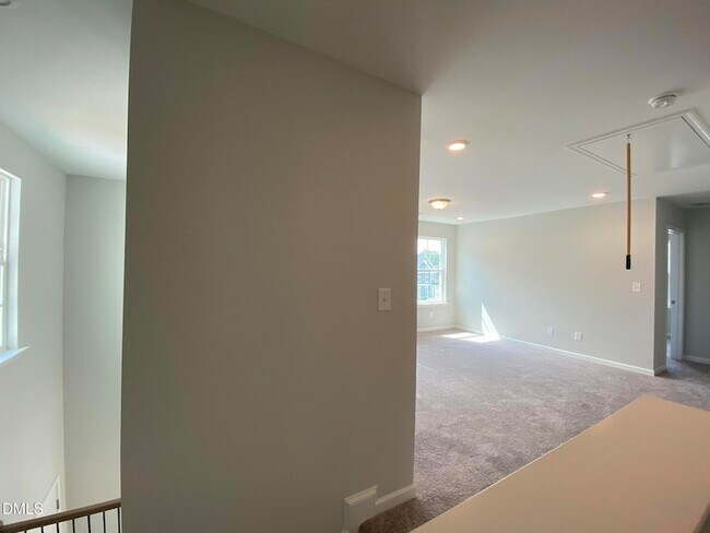Building Photo - 17 Red Crabapple Ct