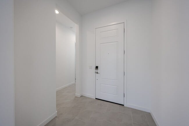 Building Photo - Beautiful 4 bedroom plus den home in Aloravita