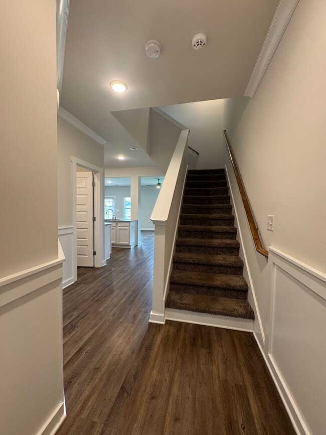 Building Photo - Spacious 3-Bedroom Home with Loft – Minute...