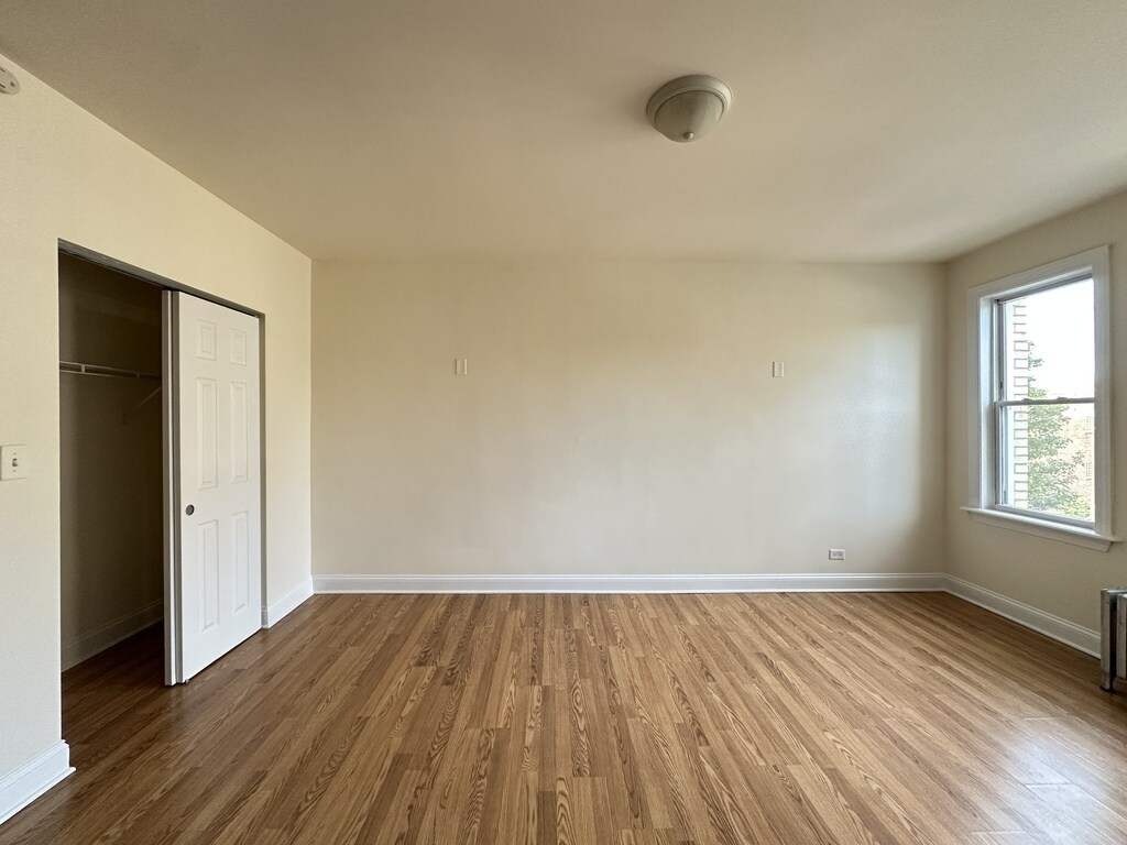 Building Photo - 2600 N Kimball Ave