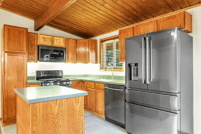 Building Photo - $1,950, 3-bedroom, 1-bathroom house in Col...