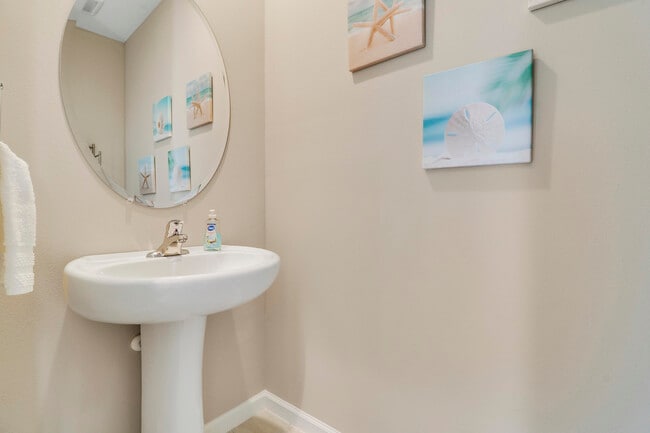 Building Photo - 5719 SE Edgewater Cir