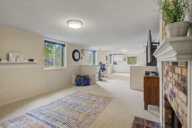 Building Photo - Peaceful Ranch Retreat with 4 Spacious Bedrooms!!
