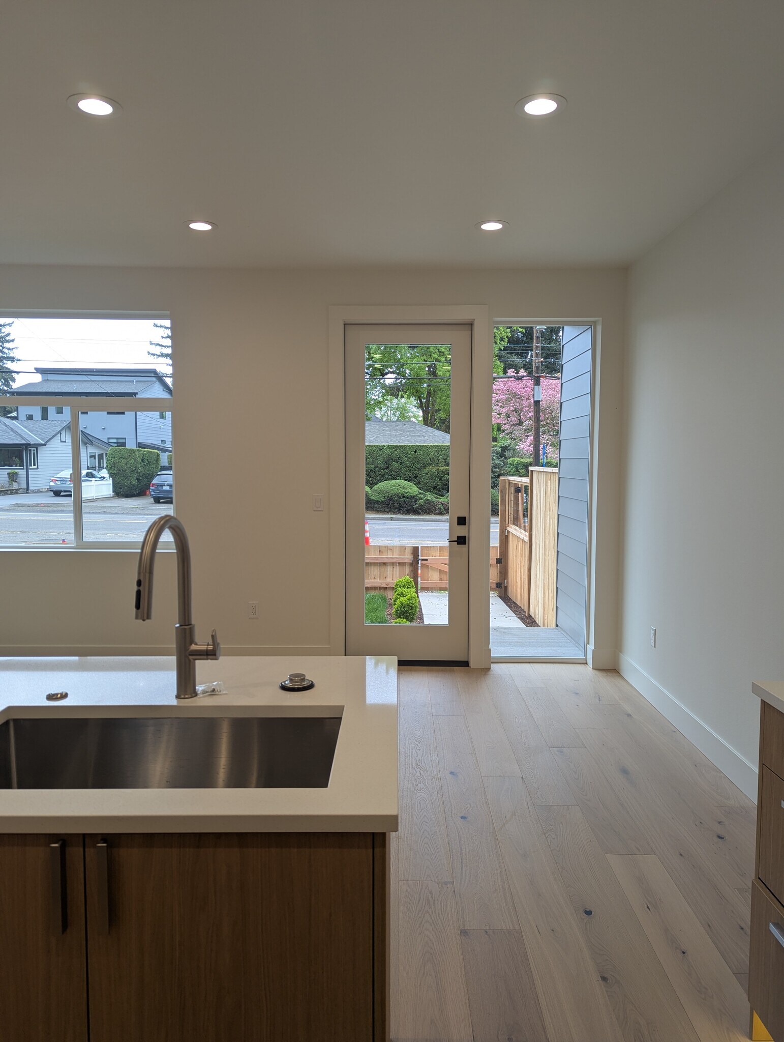 Building Photo - 5041 SE King Rd