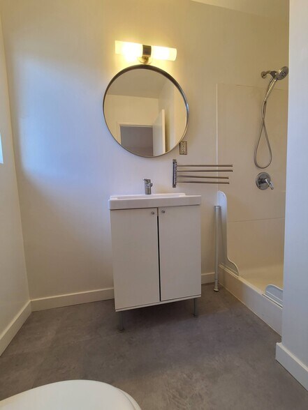 Building Photo - 3412 Helms Ave