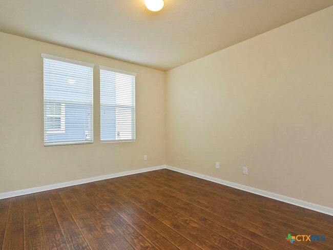 Building Photo - 335 Rachel St