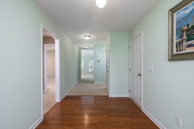 Building Photo - Charming Residence with Modern Amenities and Community center access