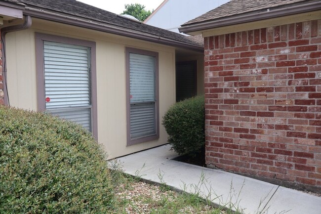 Building Photo - 12907 Maxfield Dr