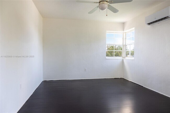 Building Photo - 2200 Calais Dr