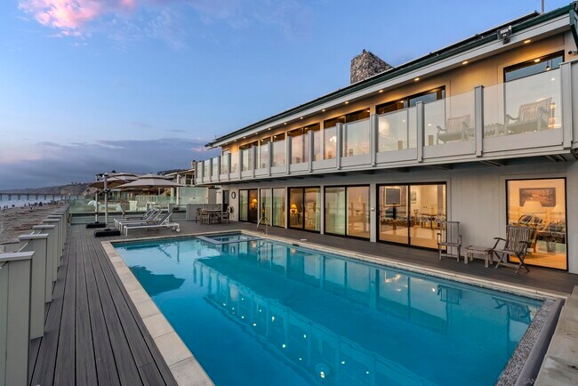 Building Photo - 8510 El Paseo Grande