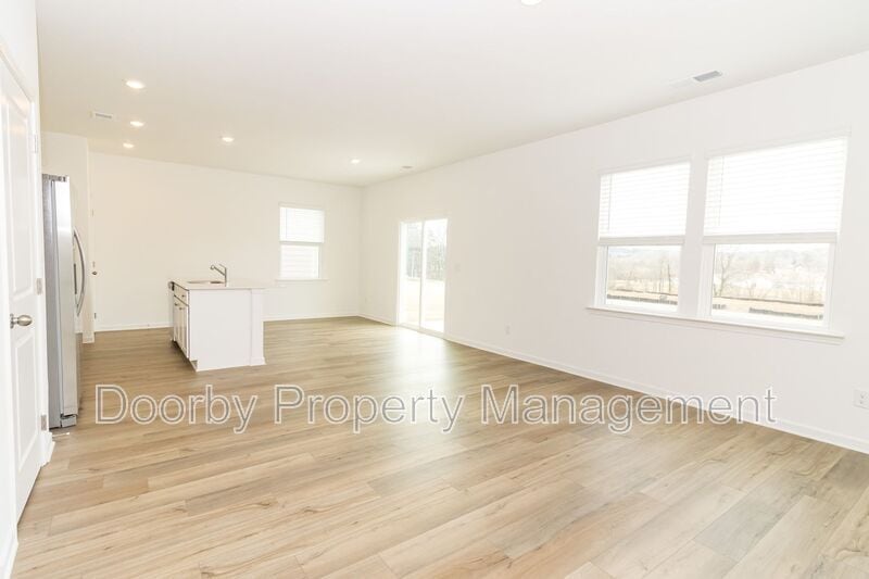 Building Photo - 115 Saddlebred Wy