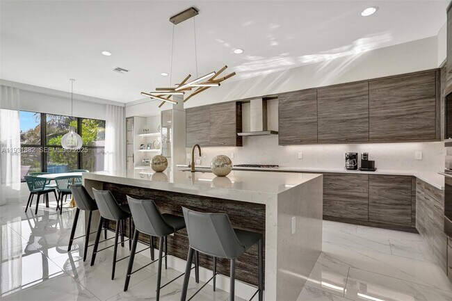 Building Photo - 17113 Aquavera Way