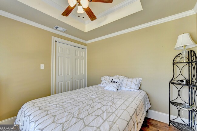 Building Photo - 8910 Pinehurst Cove