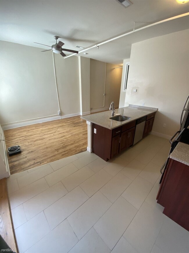 Building Photo - 1 br, 1 bath Condo - 613 N Lombardy St 207
