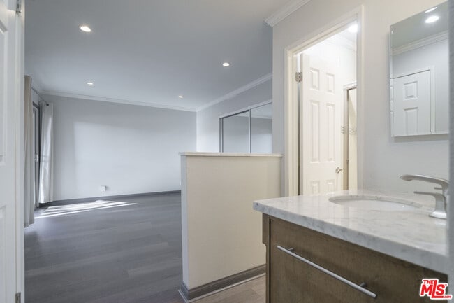 Building Photo - 2830 Lakeridge Ln