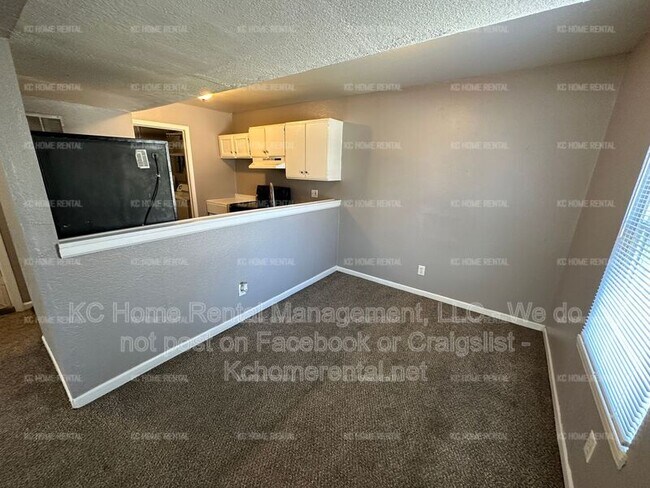 Building Photo - 4221 E 60 Terrace