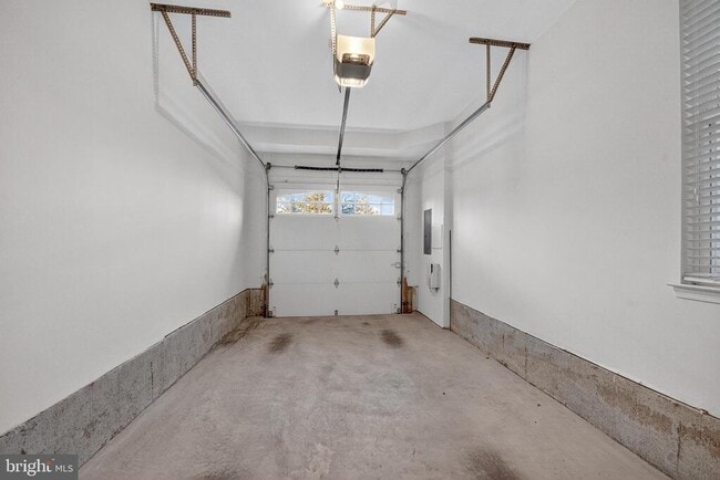 Building Photo - 44063 Vaira Terrace