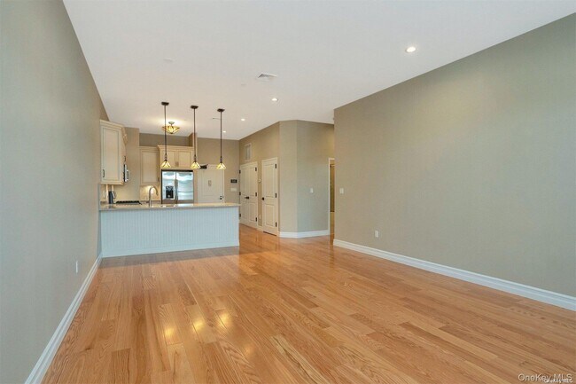 Building Photo - 10 Wall St