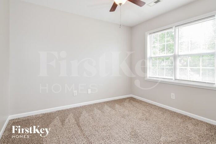 Building Photo - 6015 Trailshead Dr