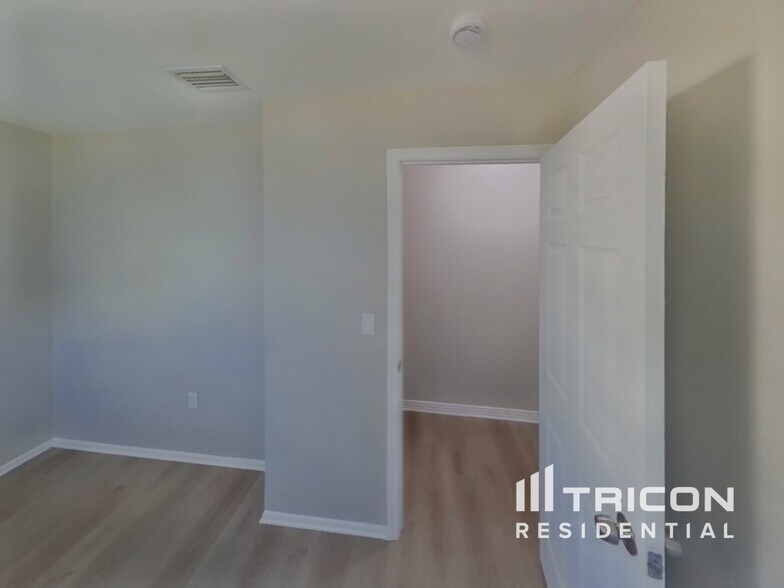 Building Photo - 4000 Berkshire Dr