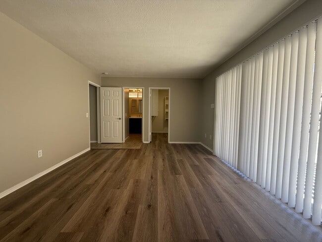 Building Photo - Beautiful Canyon Crest Home