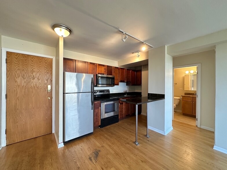 Building Photo - 4180 N Marine Dr