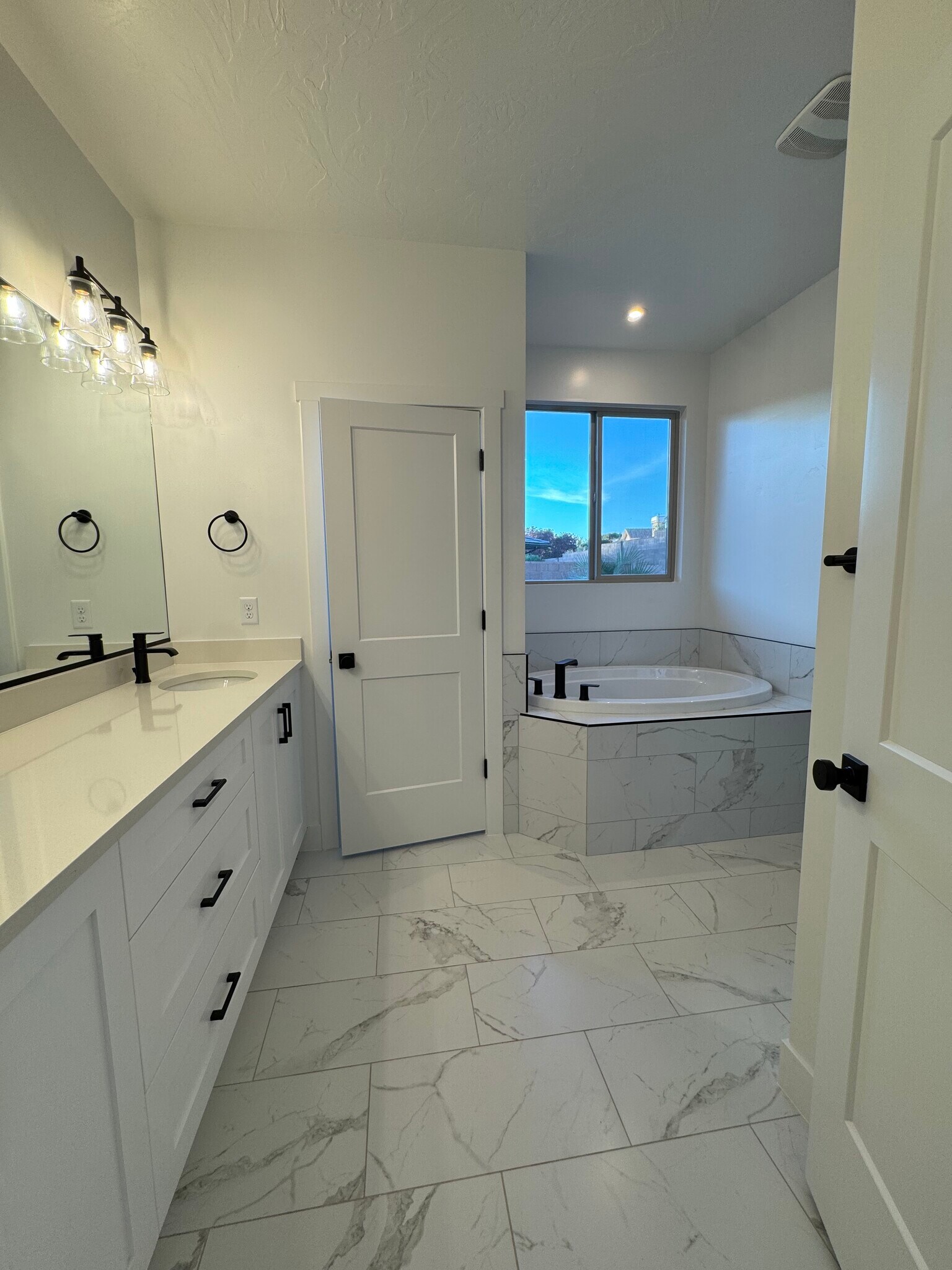 Building Photo - 1603 E Dihedral Dr