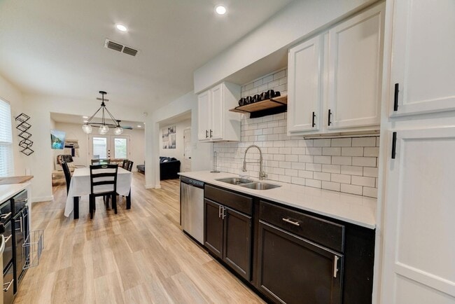 Building Photo - 4405 Button Bend Cir