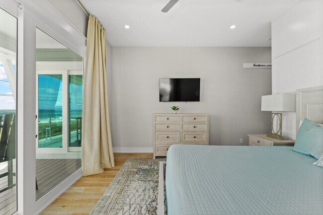 Building Photo - 14300 Front Beach Rd