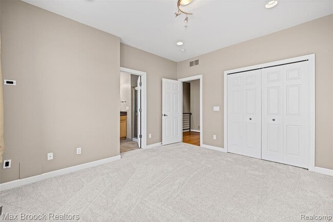 Building Photo - 420 Lewis Ct