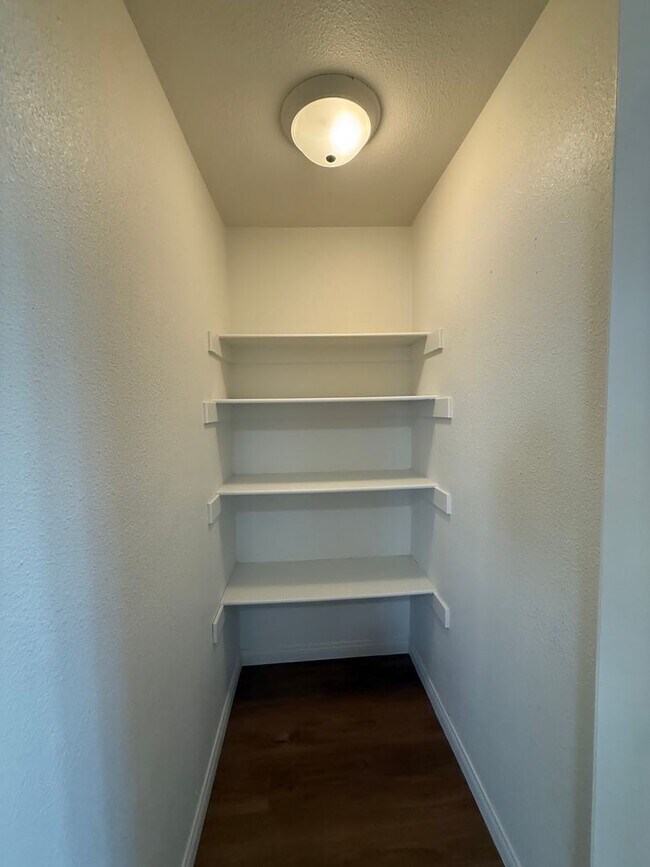 Building Photo - 516 2nd St