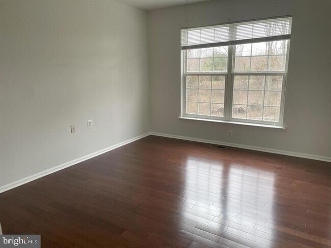 Building Photo - 101 Gordon Ln