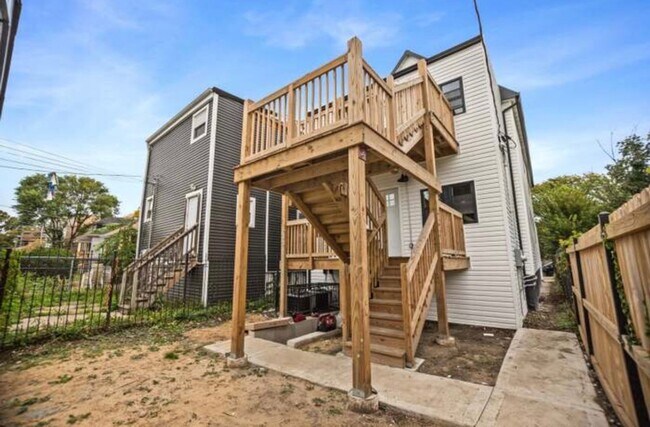 Building Photo - 6350 S St Lawrence Ave