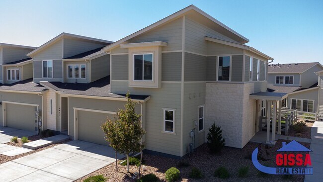 Primary Photo - Beautiful, modern townhouse with primary b...