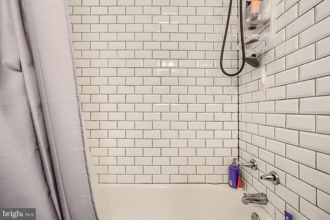 Building Photo - 108 N Madeira St