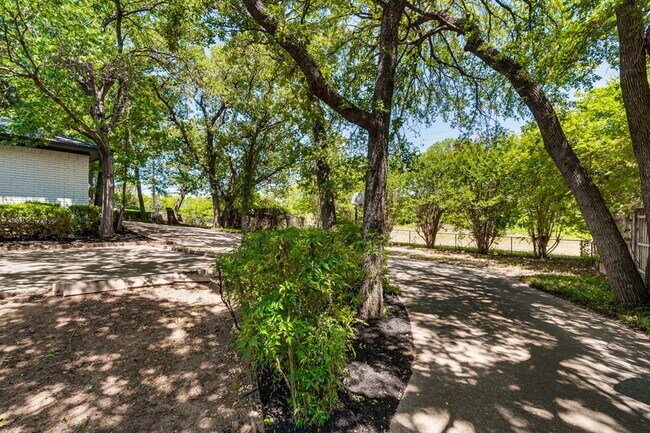 Building Photo - 3403 Sheffield Dr