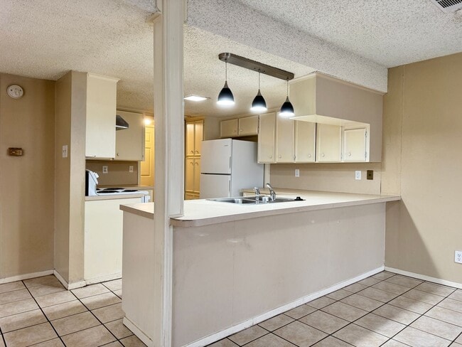 Building Photo - 4217 Aberdeen Dr