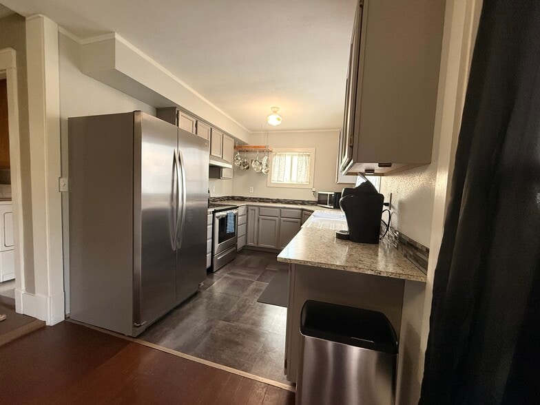 Building Photo - 215 N Emmett Ave