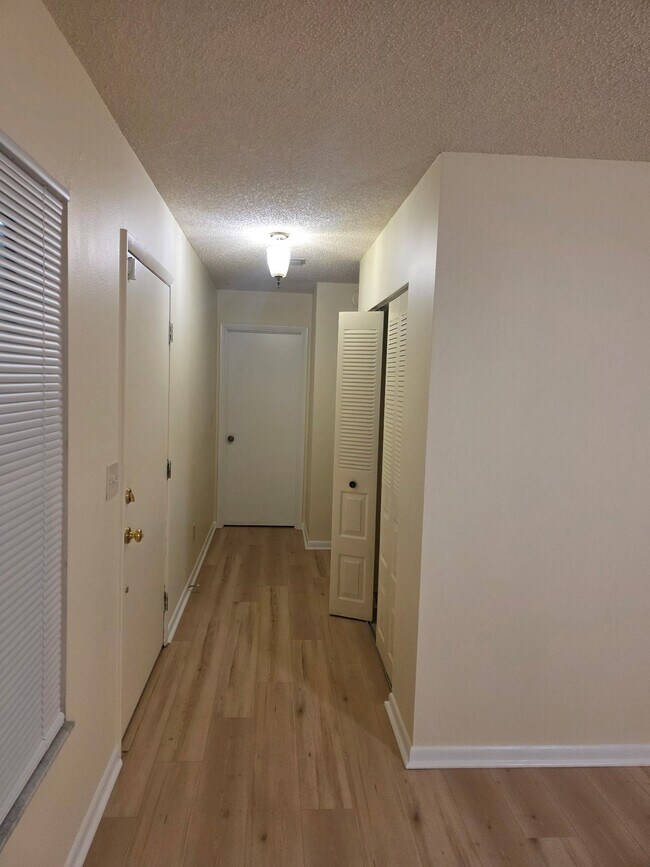 Building Photo - 481 Emerald Rd