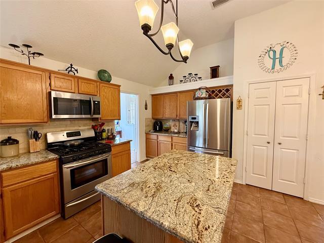 Building Photo - 1658 Glenmore Dr