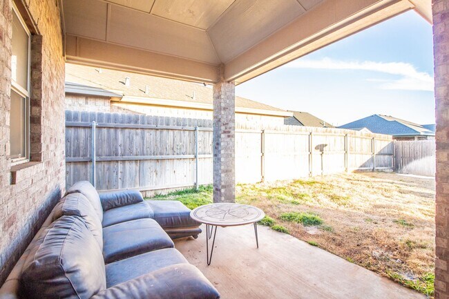 Building Photo - Pre-leasing for Fall!! 3/2/2 Luxury Home i...