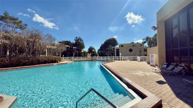 Building Photo - 2941 SW 87th Ave