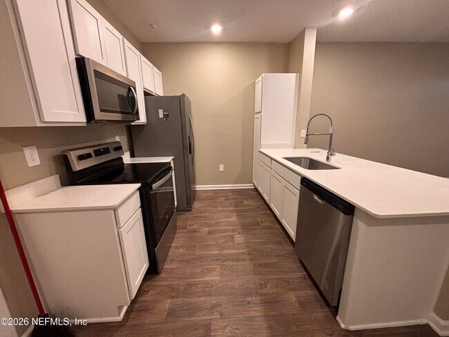 Building Photo - 903 Rivertree Pl
