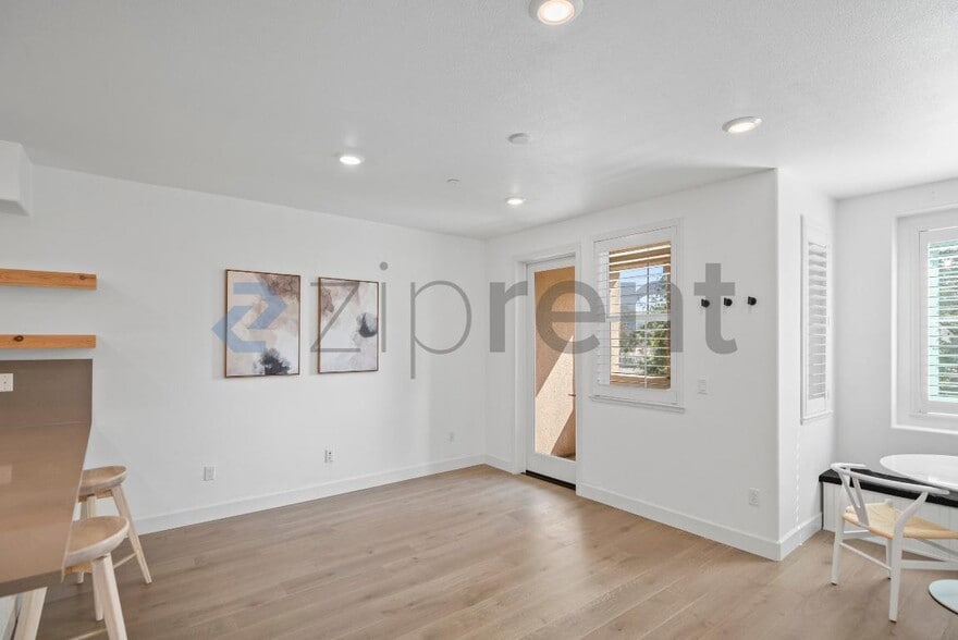 Building Photo - 15 Lisbon Ln