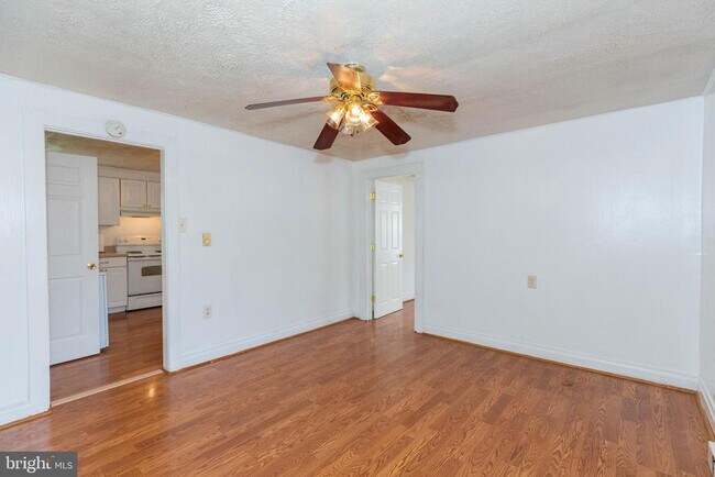 Building Photo - 481 Millville Rd