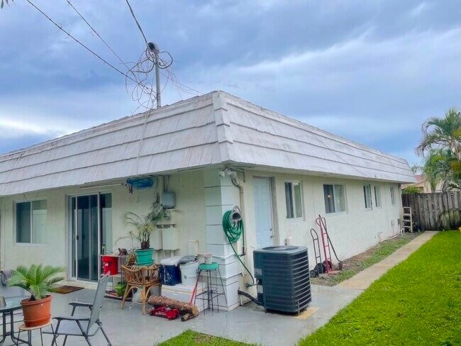 Building Photo - 103 Laredo Ln