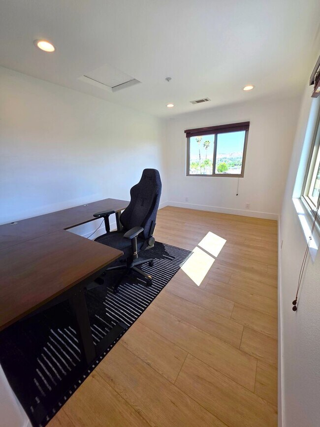 Building Photo - Gorgeous Santee Home, no expense spared!