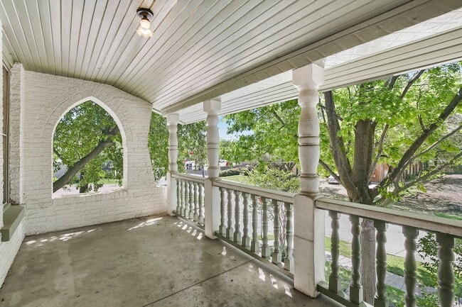 Building Photo - 6025 Lewis St