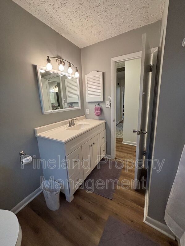 Building Photo - 2012 Lakemeadow Dr